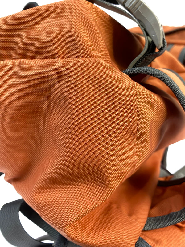 【中古品】【メンズ/レディース】 OSPREY オスプレー KODE 22 BACKPACK コード 22 バックパック リュックサック 鞄 アウトドア 雪山 188-260809-em-06-min カラー：オレンジ系 万代Net店