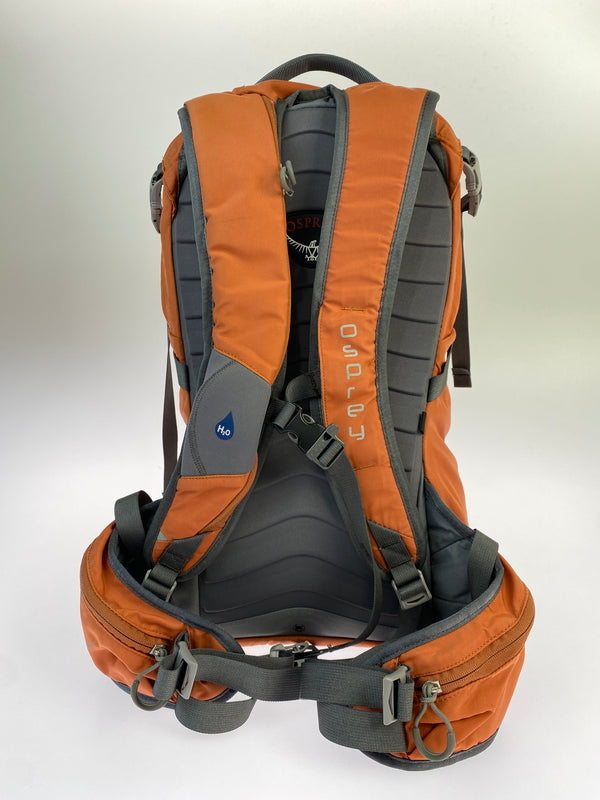 【中古品】【メンズ/レディース】 OSPREY オスプレー KODE 22 BACKPACK コード 22 バックパック リュックサック 鞄 アウトドア 雪山 188-260809-em-06-min カラー：オレンジ系 万代Net店