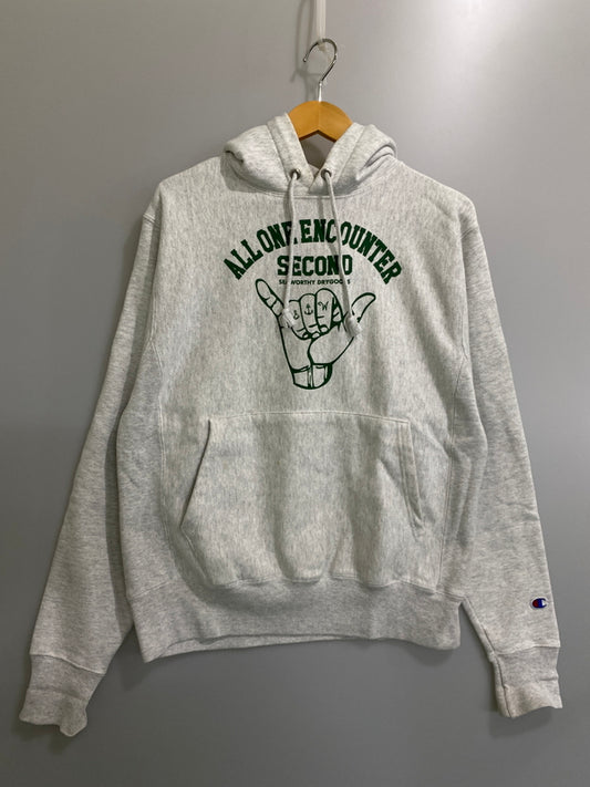 【中古品】【メンズ】 CHAMPION チャンピオン REVERSE WEAVE PRINT HOODIE リバースウィーブ プリント フーディ パーカー トップス 148-260807-jt-08-min サイズ：S カラー：ホワイト/グレー 万代Net店