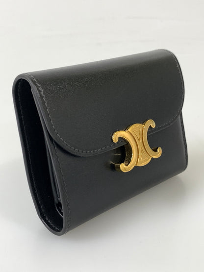 【中古品】【メンズ】 CELINE セリーヌ トリオンフ スモールフラップウォレット 財布 181-260811-hu-17-min カラー：ブラック 万代Net店