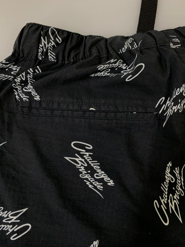 【中古品】【メンズ】 CHALLENGER チャレンジャー MULTI SIGNATURE CARGO SHORTS ボトムス マルチシグネチャー カーゴ ショーツ 半ズボン 153-260811-hu-29-min サイズ：M カラー：ブラック 万代Net店