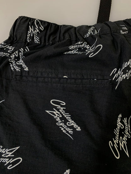 【中古品】【メンズ】 CHALLENGER チャレンジャー MULTI SIGNATURE CARGO SHORTS ボトムス マルチシグネチャー カーゴ ショーツ 半ズボン 153-260811-hu-29-min サイズ：M カラー：ブラック 万代Net店