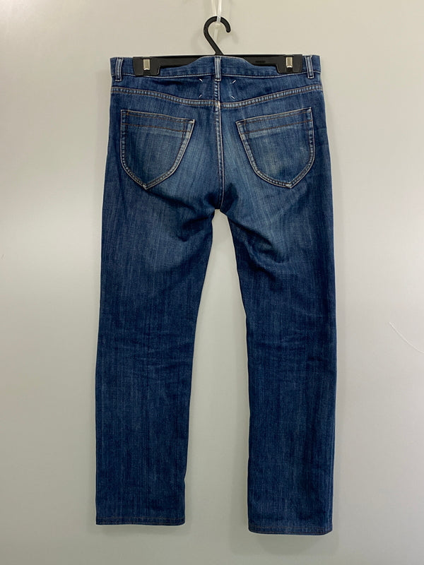 【中古品】【メンズ】 MAISON MARTIN MARGIELA メゾン マルタン マルジェラ BUTTON UP DENIM PANTS ボタンアップ デニムパンツ ボトムス 152-260807-jt-26-min サイズ：46 カラー：インディゴ 万代Net店
