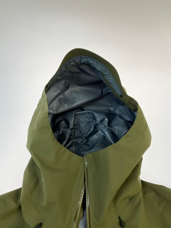 【中古美品】【メンズ】 ARC'TERYX アークテリクス X000010283 BETA SV JACKET ベータジャケット 144-260813-zi-45-min サイズ：L カラー：グリーンカーキ 万代Net店