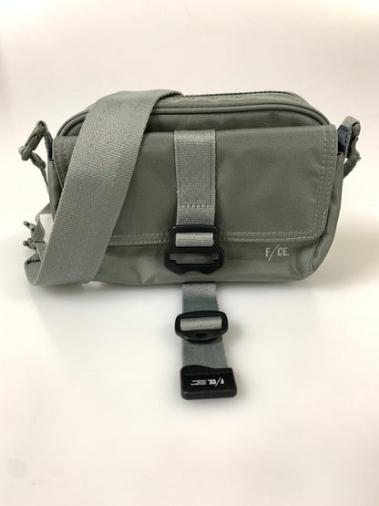 【中古品】【メンズ/レディース】 F/CE エフシーイー SHOULDER BAG ショルダーバッグ カバン ナイロン 188-260817-em-06-min カラー：グレーグリーン 万代Net店