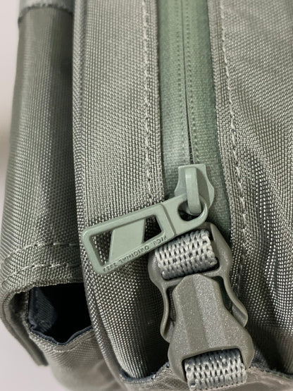 【中古品】【メンズ/レディース】 F/CE エフシーイー SHOULDER BAG ショルダーバッグ カバン ナイロン 188-260817-em-06-min カラー：グレーグリーン 万代Net店