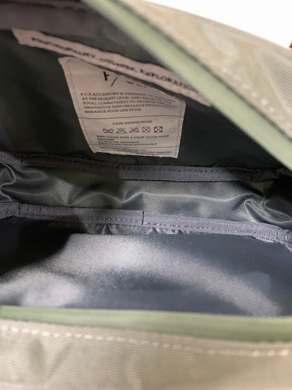 【中古品】【メンズ/レディース】 F/CE エフシーイー SHOULDER BAG ショルダーバッグ カバン ナイロン 188-260817-em-06-min カラー：グレーグリーン 万代Net店