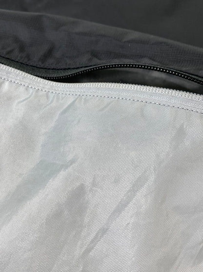 【中古品】【メンズ/レディース】 ARC'TERYX アークテリクス HELIAD 12 TOTE SHOULDER X000006067 ヒリアド 12 トート ショルダー バッグ トートバッグ 軽量 カバン 188-260817-em-03-min カラー：ブラック 万代Net店