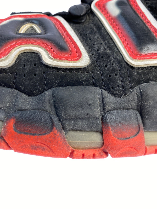【中古品】【メンズ】 NIKE ナイキ AIR MORE UP TEMPO CJ6129-001 エアー モアアップテンポ スニーカー 靴 160-260819-jt-04-min サイズ：US 9 27.0cm カラー：ブラック/レッド 万代Net店