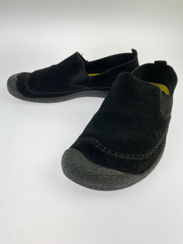 【中古品】【メンズ】 KEEN キーン HOWSER SUEDE SLIP-ON 1024944 ハウザー スウェード スリッポン メンズ 靴 シューズ 165-260820-em-25-min サイズ：26.5cm カラー：ブラック 万代Net店