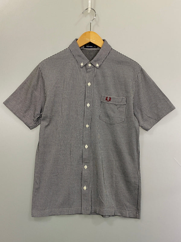 【中古品】【メンズ】 FRED PERRY フレッドペリー HICKORY SHIRT F1345 ヒッコリーシャツ 半袖シャツ 141-260815-ta-20-min サイズ：L カラー：ブラック/ホワイト 万代Net店