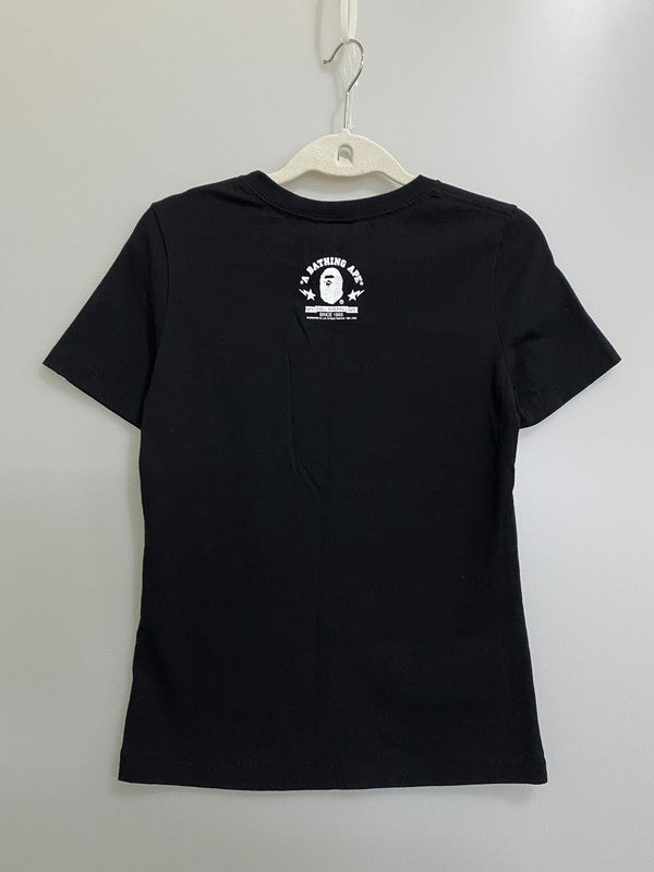 【中古品】【レディース】 A BATHING APE アベイシングエイプ ラインストーン クラウン カレッジロゴ SS TEE 半袖 ティーシャツ Tシャツ ショートスリーブ 170-260822-hu-04-min サイズ：XS カラー：ブラック 万代Net店