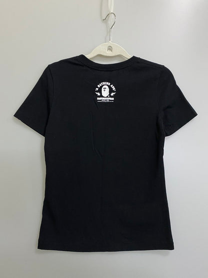 【中古品】【レディース】 A BATHING APE アベイシングエイプ ラインストーン クラウン カレッジロゴ SS TEE 半袖 ティーシャツ Tシャツ ショートスリーブ 170-260822-hu-04-min サイズ：XS カラー：ブラック 万代Net店