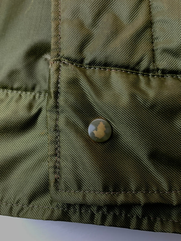 【中古品】【メンズ】 US NAVY ユーエス ネイビー EXTREME COLD WEATHER IMPERMEABLE DECK JACKET A-1 エクストリーム コールド ウェザーインパーミアブル デッキジャケット 146-260813-KS-04-min サイズ：M カラー：グリーンカーキ 万代Net店