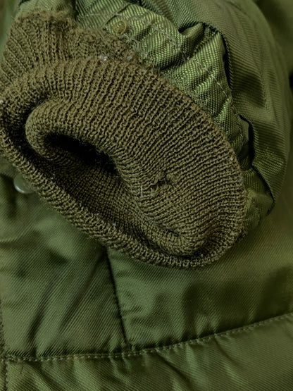 【中古品】【メンズ】 US NAVY ユーエス ネイビー EXTREME COLD WEATHER IMPERMEABLE DECK JACKET A-1 エクストリーム コールド ウェザーインパーミアブル デッキジャケット 146-260813-KS-04-min サイズ：M カラー：グリーンカーキ 万代Net店