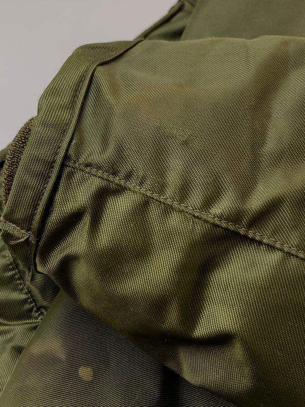 【中古品】【メンズ】 US NAVY ユーエス ネイビー EXTREME COLD WEATHER IMPERMEABLE DECK JACKET A-1 エクストリーム コールド ウェザーインパーミアブル デッキジャケット 146-260813-KS-04-min サイズ：M カラー：グリーンカーキ 万代Net店