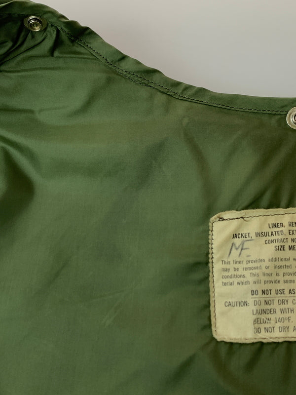 【中古品】【メンズ】 US NAVY ユーエス ネイビー EXTREME COLD WEATHER IMPERMEABLE DECK JACKET A-1 エクストリーム コールド ウェザーインパーミアブル デッキジャケット 146-260813-KS-04-min サイズ：M カラー：グリーンカーキ 万代Net店
