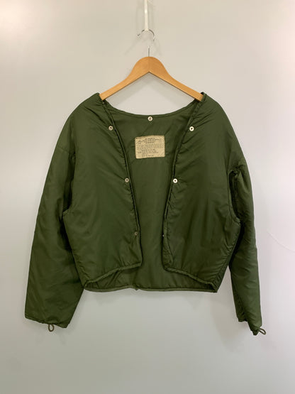 【中古品】【メンズ】 US NAVY ユーエス ネイビー EXTREME COLD WEATHER IMPERMEABLE DECK JACKET A-1 エクストリーム コールド ウェザーインパーミアブル デッキジャケット 146-260813-KS-04-min サイズ：M カラー：グリーンカーキ 万代Net店