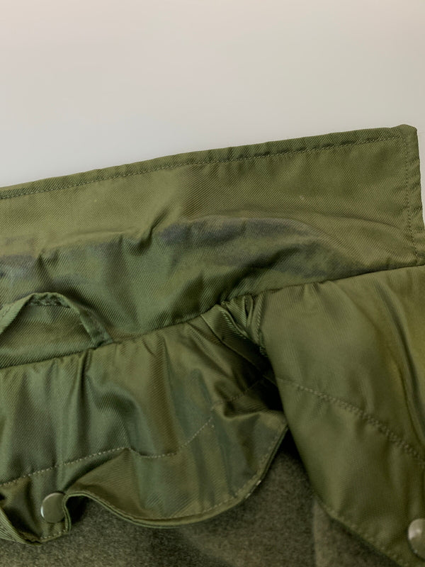 【中古品】【メンズ】 US NAVY ユーエス ネイビー EXTREME COLD WEATHER IMPERMEABLE DECK JACKET A-1 エクストリーム コールド ウェザーインパーミアブル デッキジャケット 146-260813-KS-04-min サイズ：M カラー：グリーンカーキ 万代Net店