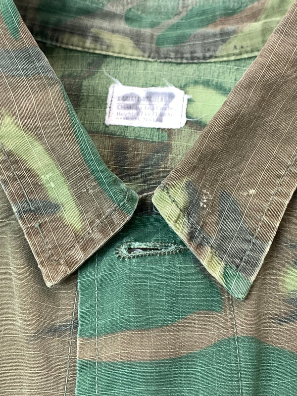 【現状渡し品】【メンズ】 US ARMY ユーエスアーミー 60S ジャングルファティーグジャケット 60年代 ヴィンテージ 戦闘服 メンズ トップス ミリタリー 146-260818-em-36-min サイズ：XS-R カラー：グリーン系 カモ柄 万代Net店