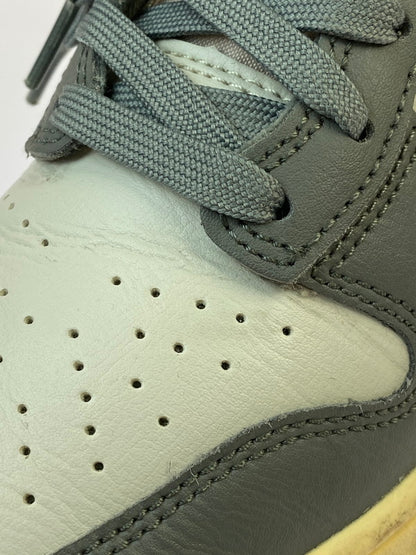 【中古品】【レディース】 NIKE ナイキ DUNK HIGH RETRO SE VINTAGE DM0582-001 ダンク ハイ レトロ SE ヴィンテージ レディース スニーカー シューズ 靴 160-260818-em-06-min サイズ：24.5cm カラー：LIGHT BONE AND TUMBLED GREY 万代Net店