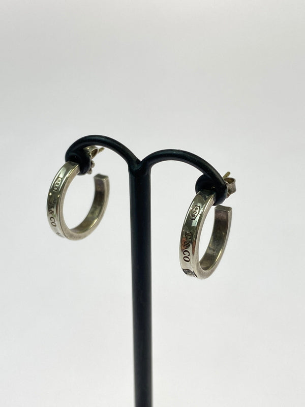 【中古品】【メンズ/レディース】 TIFFANY&CO. ティファニー ナロー フープ ピアス アクサセリー 182-260821-hu-03-min カラー：シルバー 万代Net店