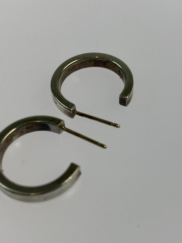 【中古品】【メンズ/レディース】 TIFFANY&CO. ティファニー ナロー フープ ピアス アクサセリー 182-260821-hu-03-min カラー：シルバー 万代Net店