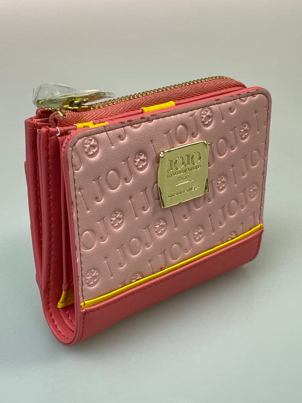 【中古品】【メンズ/レディース】 SAMANTHA VEGA サマンサベガ × ジョジョの奇妙な冒険 黄金の風 折財布 トリッシュ・ウナ 2320265393 ウォレット ロゴ入り金具 2つ折り財布 200-260823-em-31-min カラー：ピンク 万代Net店