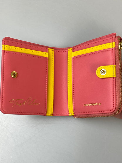 【中古品】【メンズ/レディース】 SAMANTHA VEGA サマンサベガ × ジョジョの奇妙な冒険 黄金の風 折財布 トリッシュ・ウナ 2320265393 ウォレット ロゴ入り金具 2つ折り財布 200-260823-em-31-min カラー：ピンク 万代Net店
