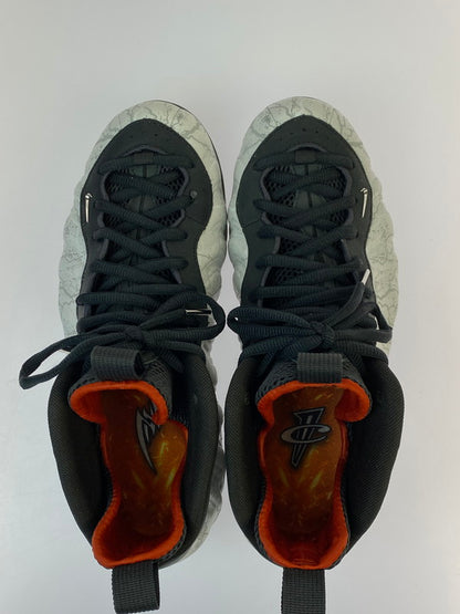 【中古品】【メンズ】 NIKE ナイキ × TEKKEN8 鉄拳8 AIR FOAMPOSITE ONE PRM エア フォームポジット ワン プレミアム スニーカー メンズ シューズ 靴 コラボ 160-260818-em-10-min サイズ：27.5cm カラー：グレー系 万代Net店