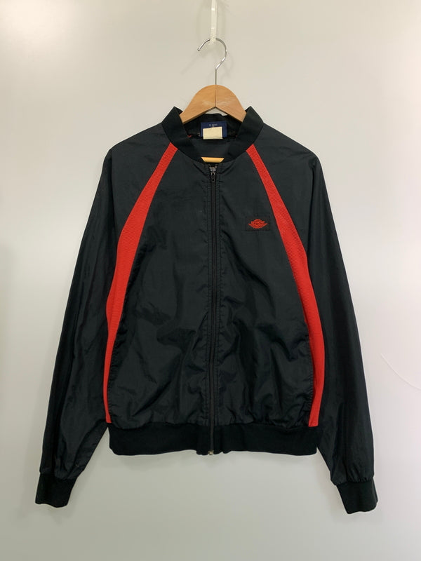 【現状渡し品】【メンズ】 NIKE ナイキ 80S JORDAN LOGO NYLON JACKET 80年代 ジョーダンロゴ ナイロンジャケット メンズ ライトアウター ヴィンテージ 長袖 146-260818-em-34-min サイズ：M カラー：ブラック/レッド 万代Net店