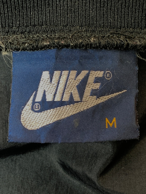 【現状渡し品】【メンズ】 NIKE ナイキ 80S JORDAN LOGO NYLON JACKET 80年代 ジョーダンロゴ ナイロンジャケット メンズ ライトアウター ヴィンテージ 長袖 146-260818-em-34-min サイズ：M カラー：ブラック/レッド 万代Net店