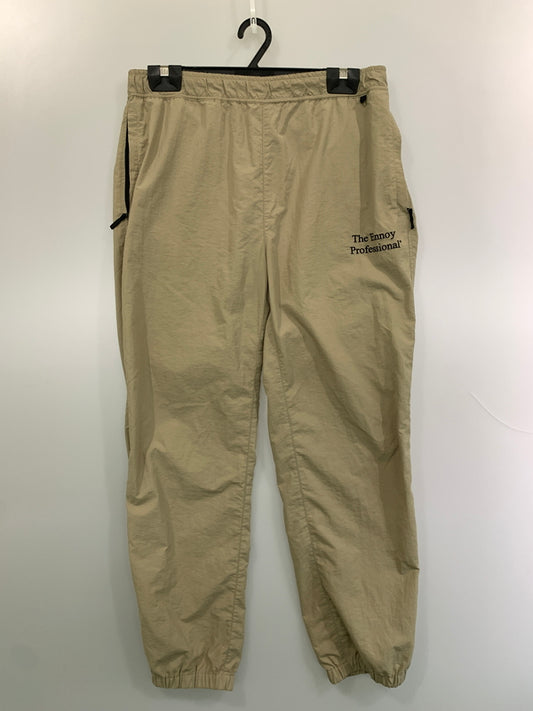 【中古品】【メンズ】 ENNOY エンノイ × スタイリスト私物 NYLON PANTS AW21BRENPT01LV ナイロン パンツ メンズ ボトムス コラボ 151-260818-em-47-min サイズ：M カラー：オーカー 万代Net店