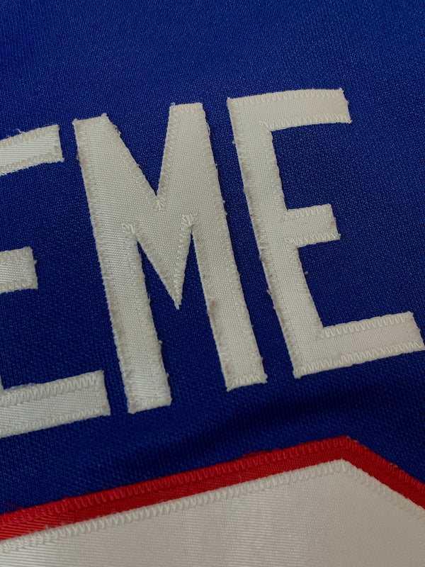 【現状渡し品】【メンズ】 SUPREME シュプリーム FLEUR DE LIS HOCKEY JERSEY フルール ド リス ホッケー ジャージ メンズ トップス 149-260818-em-42-min サイズ：S カラー：ブルー 万代Net店