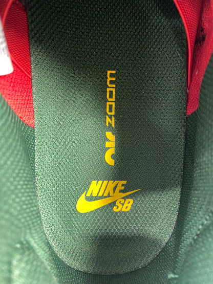 【中古品】【メンズ】 NIKE SB ナイキエスビー FZ1287-300 DUNK LOW PRM ダンク ロー プレミアム スニーカー 靴 160-260819-jt-08-min サイズ：US 10.5 28.5cm カラー：SEATTLE SUPERSONICS FIR AND FIRE RED 万代Net店
