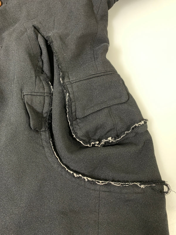 【中古品】【メンズ】 BLACK COMME DES GARCONS ブラックコムデギャルソン ポリ縮スラッシュ加工ジャケット メンズ 上着 アウター 140-260818-em-22-min サイズ：M カラー：ブラック 万代Net店