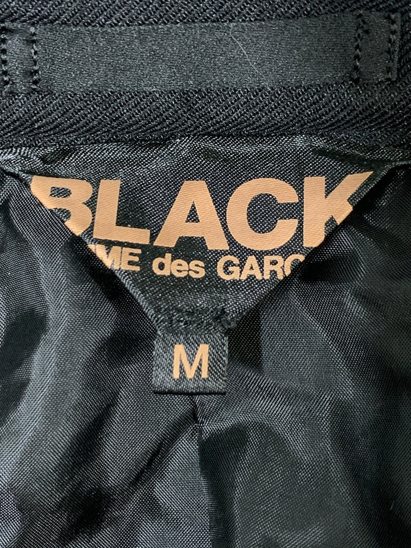 【中古品】【メンズ】 BLACK COMME DES GARCONS ブラックコムデギャルソン ポリ縮スラッシュ加工ジャケット メンズ 上着 アウター 140-260818-em-22-min サイズ：M カラー：ブラック 万代Net店