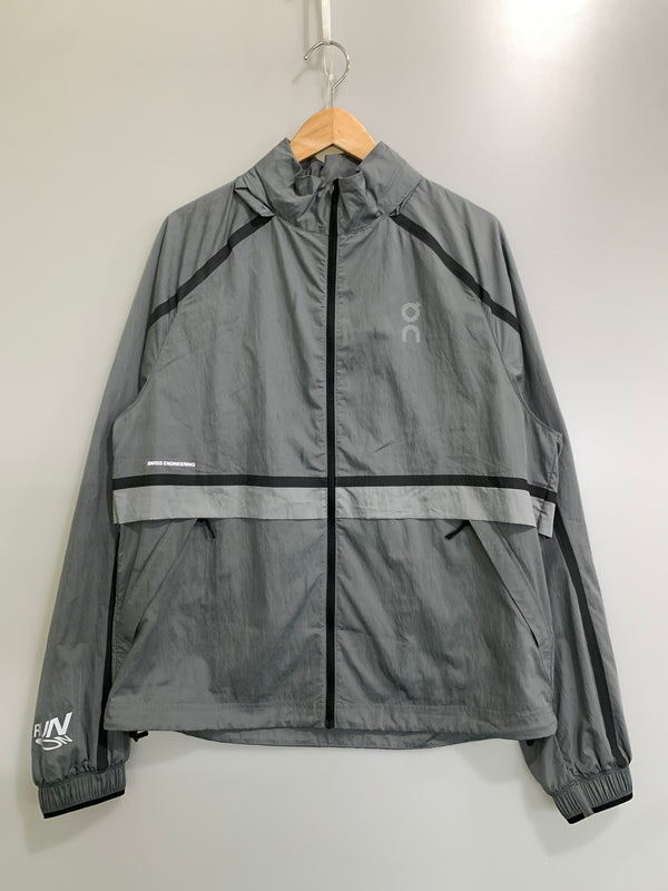【中古品】【メンズ】 ON オン パフォーマンスボルトジャケット 1MG10700561 軽量 ランニング用 ウィンドブレイカー メンズ ライトアウター 148-260818-em-24-min サイズ：S カラー：グレー 万代Net店