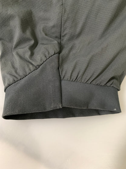 【中古品】【メンズ】 ARC'TERYX アークテリクス ATOM LT HOODY 24108-135532 アトム LT フーディ フード付きジャケット ジップアップ メンズ アウター 144-260818-em-23-min サイズ：XL カラー：グレー 万代Net店