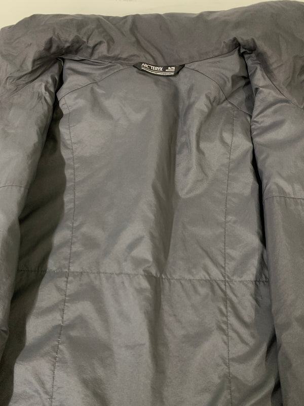 【中古品】【メンズ】 ARC'TERYX アークテリクス ATOM LT HOODY 24108-135532 アトム LT フーディ フード付きジャケット ジップアップ メンズ アウター 144-260818-em-23-min サイズ：XL カラー：グレー 万代Net店