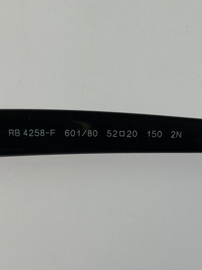 【中古品】【メンズ】 RAY-BAN レイバン WELLINGTON SUNGLASSES ウェリントン サングラス RB4258-F 52□20 150 アイウェア メガネ 眼鏡 203-260821-hu-13-min サイズ：52□20 150 カラー：ブラック/ブルー 万代Net店