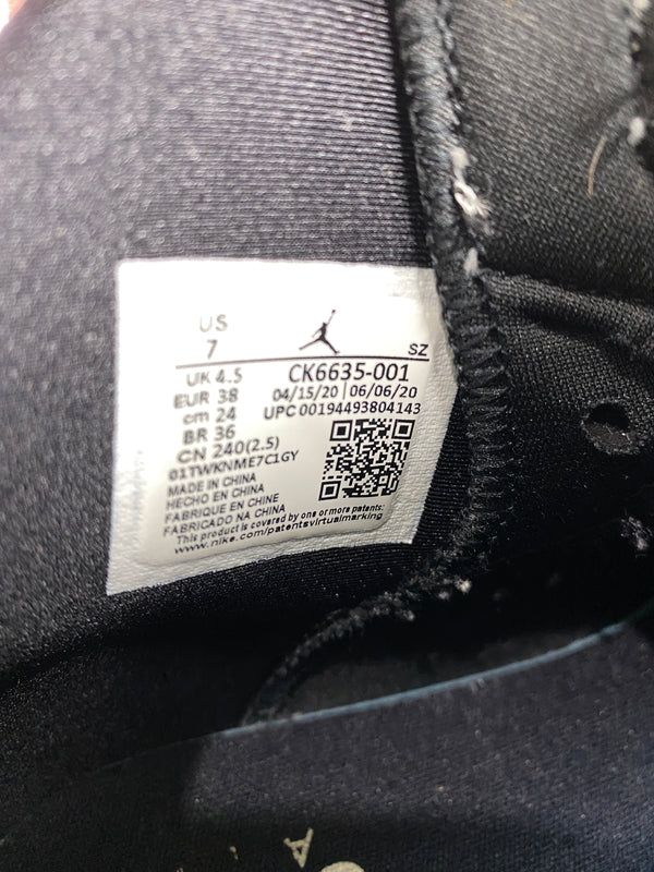 【中古品】【レディース】 NIKE ナイキ WOMEN'S AIR JORDAN 6 CK6635-001 ウィメンズ エアジョーダン6 レディース スニーカー シューズ 靴 166-260820-em-29-min サイズ：24.0cm カラー：SMOKE GREY 万代Net店