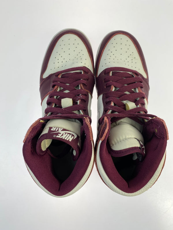 【中古品】【レディース】 NIKE ナイキ AIR JORDAN 1 HIGH OG BORDEAUX 575441-611 GS エアジョーダン1 ハイ OG ボルドー レディース スニーカー 靴 シューズ 166-260820-em-26-min サイズ：24.5cm カラー：ボルドー/ホワイト/シルバー 万代Net店