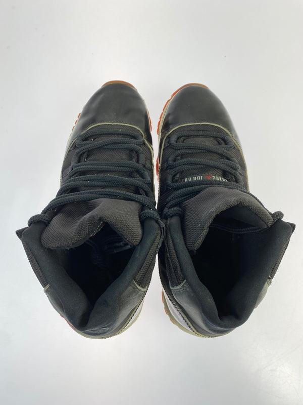 【中古品】【メンズ】 NIKE ナイキ AIR JORDAN 11 OG PLAYOFFS (1995) 130245 062 00 エアジョーダン11 OG プレーオフ メンズ スニーカー シューズ 靴 160-260820-em-32-min サイズ：26.5cm カラー：ブラック 万代Net店