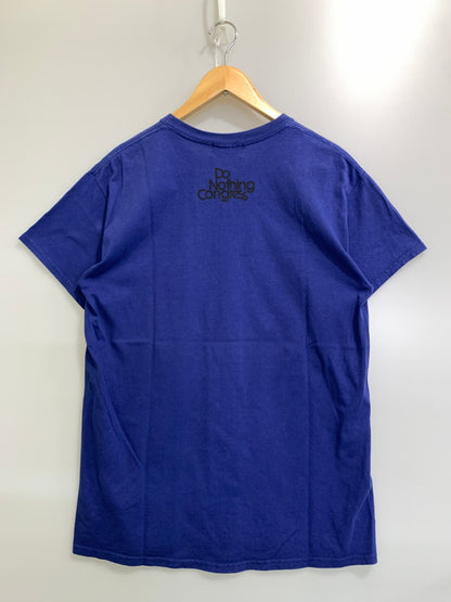 【中古品】【メンズ】 DO NOTHING CONGRESS ドゥー・ナッシング・コングレス LA BEAUTE EST DANS LARUE TEE メンズ 半袖 Tシャツ トップス 五月革命 142-260820-em-08-min カラー：ダークブルー 万代Net店