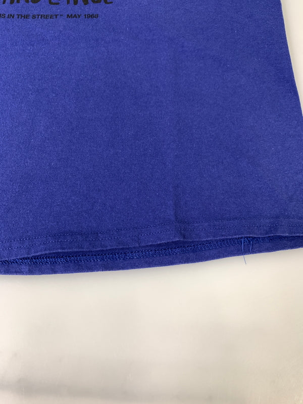 【中古品】【メンズ】 DO NOTHING CONGRESS ドゥー・ナッシング・コングレス LA BEAUTE EST DANS LARUE TEE メンズ 半袖 Tシャツ トップス 五月革命 142-260820-em-08-min カラー：ダークブルー 万代Net店