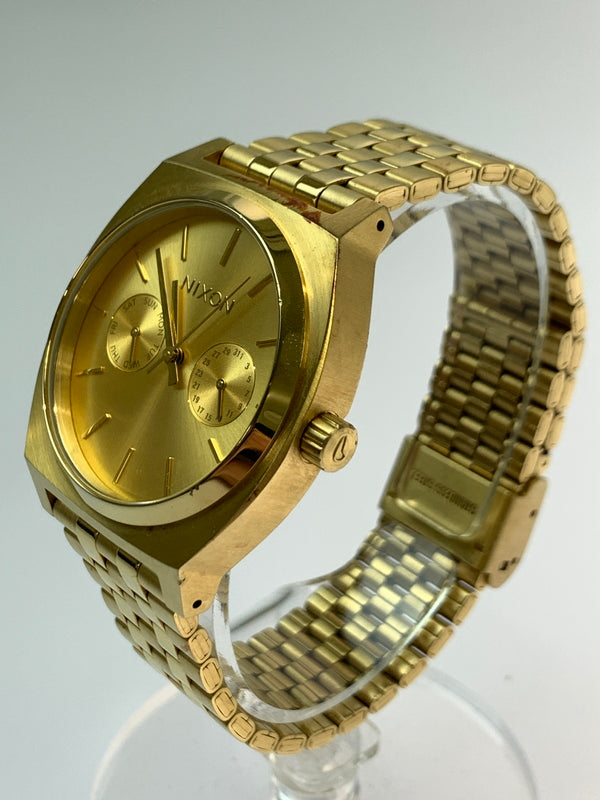 【中古品】【メンズ】 NIXON ニクソン THE TIME TELLER DELUXE A922-502 ザ タイムテラー デラックス 腕時計 ウォッチ アメリカ 198-260825-em-07-min カラー：ゴールド 万代Net店