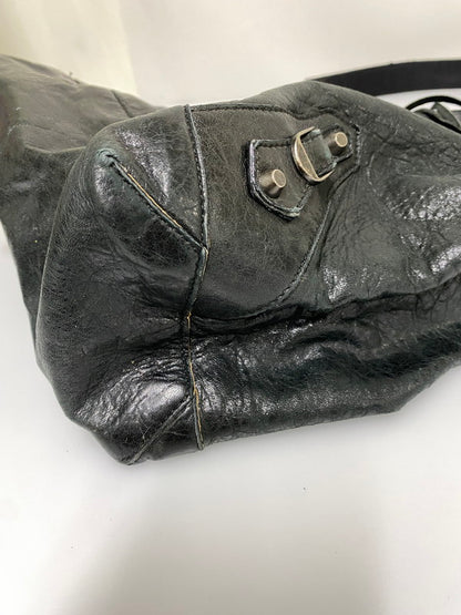 【現状渡し品】【メンズ/レディース】 BALENCIAGA バレンシアガ 00S ”THE DAY” SHOULDER BAG 00年代 ザ デイ ショルダーバッグ ヴィンテージ レザー 180-260830-em-06-min カラー：ブラック 万代Net店