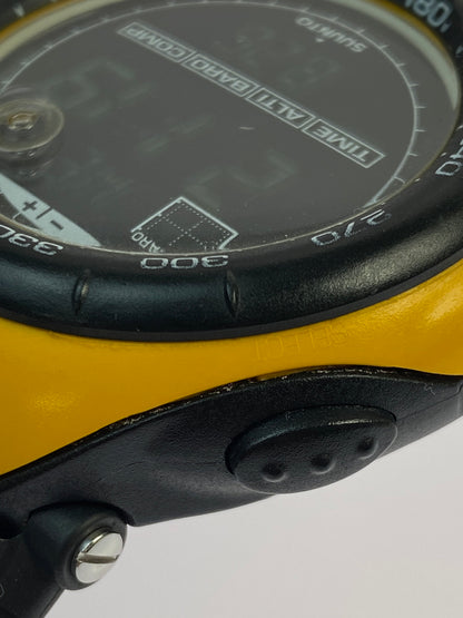 【中古品】【メンズ】 SUUNTO スント VECTOR ベクター 腕時計 アウトドアスポーツウォッチ メンズ 198-260830-em-50-min カラー：ブラック/オレンジ 万代Net店