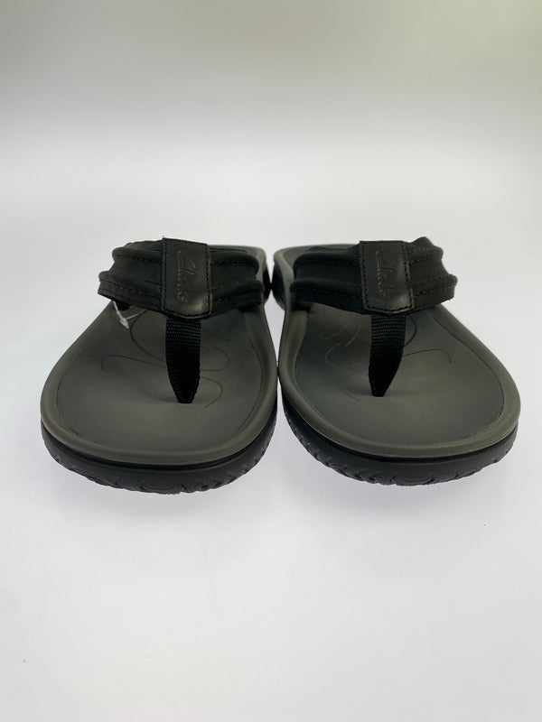 【中古品】【メンズ】 CLARKS クラークス WESLEY SURF ウェスリーサーフ 26187577 靴 サンダル 165-260827-hu-06-min カラー：グレー/ブラック 万代Net店